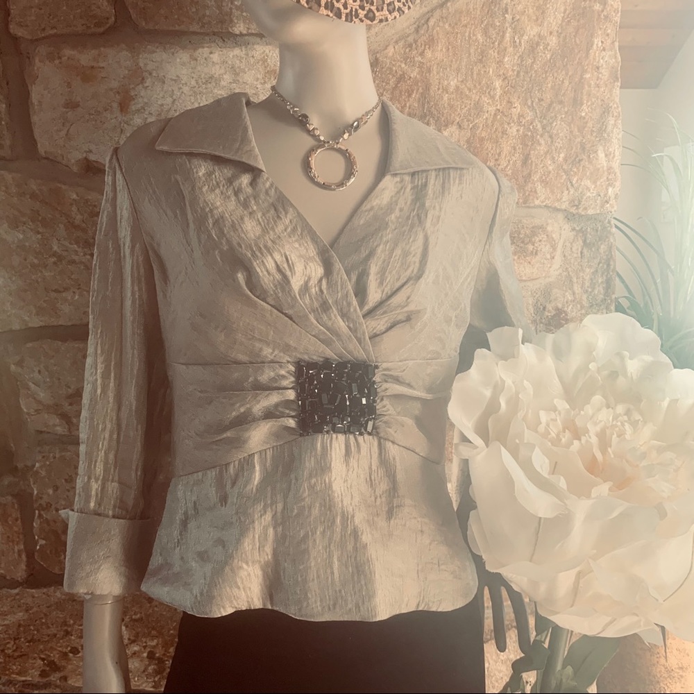J.R. Nites by Carol Lin 3/4 sleeves blouse